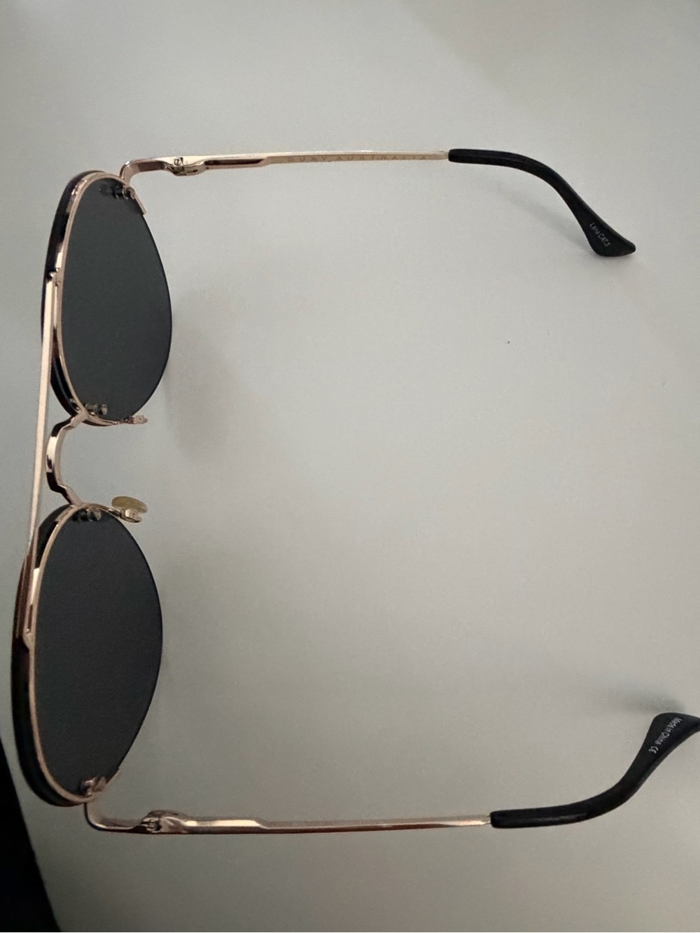 Quay Australia Black Lens Gold Frame Aviator Sunglasses | Pre-Loved - Picture 3 of 4